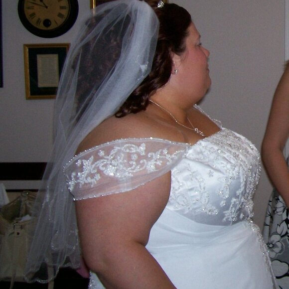 Wedding dress - Picture 3 of 7